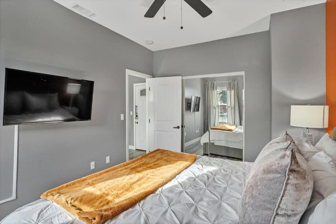 Professionals-Restaurants-Fastwifi-A C-Desk- Pets Apartment San Diego Luaran gambar
