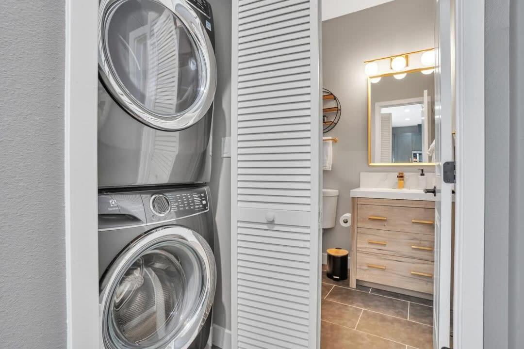 Professionals-Restaurants-Fastwifi-A C-Desk- Pets Apartment San Diego Luaran gambar