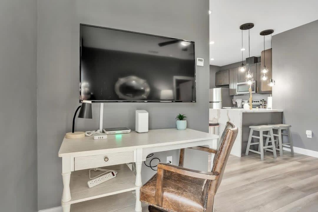 Professionals-Restaurants-Fastwifi-A C-Desk- Pets Apartment San Diego Luaran gambar